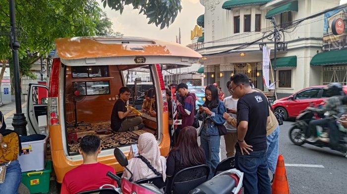 Mobil Ide Rakyat Sambangi Bandung, Tangkap Aspirasi Anak Muda yang Jadi Dominasi di Pemilu 2024